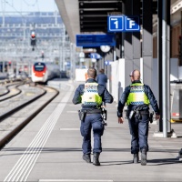 Sberle a un passeggero, parla l'agente della polizia ferroviaria: «È tutto inventato»