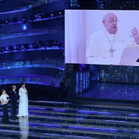 Cristicchi emoziona, ma la vera star è Bergoglio