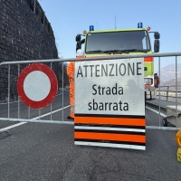 Frana sulla cantonale: iniziate le operazioni di distacco controllato