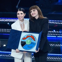 Giorgia vince la serata delle cover con Annalisa, Benigni show
