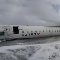 «L'aereo è rovesciato e sta bruciando»