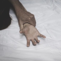 Abusata dal padre: «Oltre 12 anni di schiavitù sessuale e psicologica»