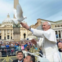 Papa Francesco, l'impero miliardario e gli immobili (anche in Svizzera)