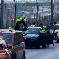 Auto a folle velocità inseguita dalla polizia, poi lo schianto