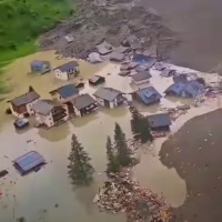 Blatten, un lago al posto del villaggio distrutto. E del disperso nessuna traccia
