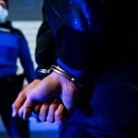 L'agente arrestato «aveva già dei precedenti»