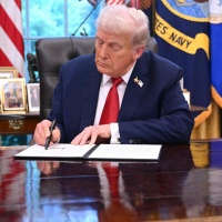 Da Trump un altro schiaffo: dazi al 100% sui farmaci importati