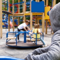 Cacciatori di pedofili: il fenomeno globale arrivato anche in Svizzera
