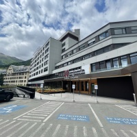 È cominciato il fuggi fuggi dall'ospedale di Samedan