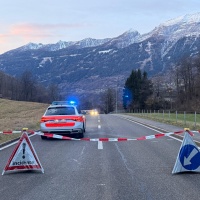 Auto esce di strada in Valle di Blenio e prende fuoco: due feriti gravi