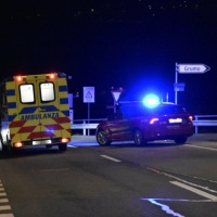 L'auto si ribalta e prende fuoco: deceduto un 16enne