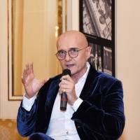 Alfonso Signorini indagato per estorsione e violenza sessuale