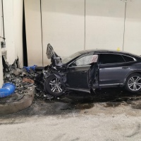 Perde il controllo dell'auto nella galleria del San Gottardo: 47enne rischia la vita
