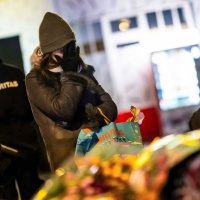 «Dal momento dell'incendio non abbiamo più notizie di mia sorella 15enne»