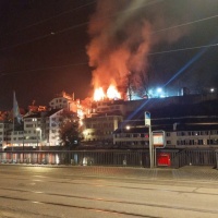 Fiamme e panico nel centro storico