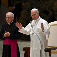 Il Papa riceve le famiglie dei ragazzi morti a Crans-Montana