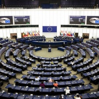 Il Parlamento europeo è pronto a gelare l'accordo sui dazi con gli Stati Uniti