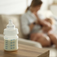 Neonato morto dopo aver bevuto latte Nestlé: aperta un'inchiesta penale