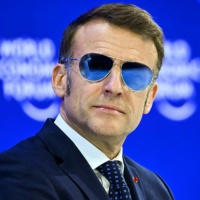 Macron avverte: «Siamo in una situazione folle»