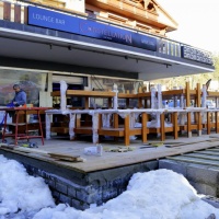 Vie di fuga, capienza e responsabilità: i nodi aperti della tragedia di Crans-Montana