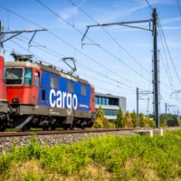 Fa "train surfing", diciottenne muore folgorato