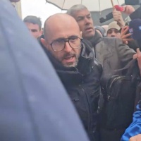 Crans-Montana, i famigliari delle vittime aggrediscono verbalmente i Moretti