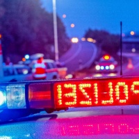 Due giovani ladri d’auto di lusso fermati dopo una fuga: la polizia spara