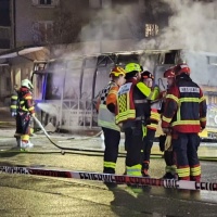 Autopostale in fiamme: sei morti e cinque feriti