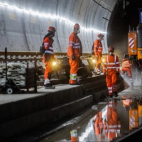 Nel tunnel di base entrano in funzione i rilevatori di deragliamento