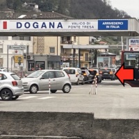 Timbra in Comune in Italia... ma va a lavorare in Ticino