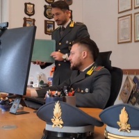 Timbrava in Comune, poi andava a lavorare in Ticino: ora Cunardo s'interroga