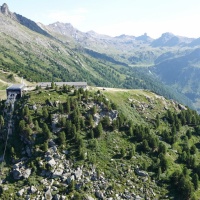 Perde il controllo del parapendio e si schianta: morto 46enne