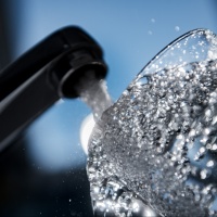 Dietro ogni goccia d'acqua: il lavoro invisibile del fontaniere nelle emergenze idriche