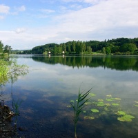 Fa il bagno nel lago, poi si trova in difficoltà: muore un 62enne
