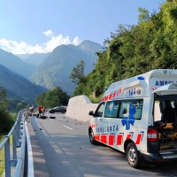 Incidente in val Calanca: coinvolte due auto e una moto