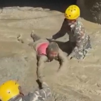 100 lavoratori ancora imprigionati nel tunnel: il video dei soccorsi