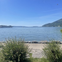Entra nel lago per nuotare, viene ritrovato mentre galleggia privo di vita