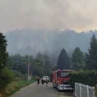 Il Monte Goi continua a bruciare: arrivano i Canadair