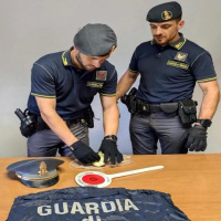Cocaina nascosta in auto e tenta di entrare in Svizzera: arrestata