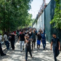Caos migranti a Ceuta, l’Europa accusa la Spagna. Madrid: «Pregiudizi e false notizie»