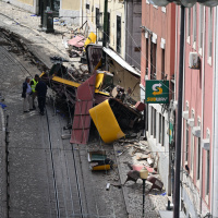 Funicolare deragliata a Lisbona, le famiglie chiedono più trasparenza