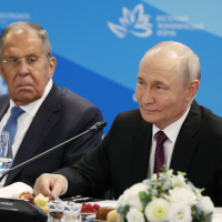 Putin: «Kiev fa terrorismo, da Merz passi bruschi ma goffi»