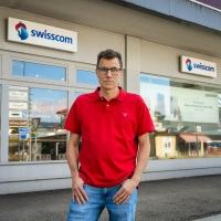 Aiuta l'anziana vicina ad annullare degli abbonamenti, Swisscom lo licenzia dopo 38 anni