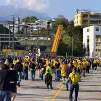 Tifosi in treno, stazione blindata: in più di 400 in corteo verso lo stadio