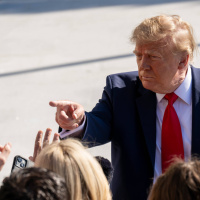Caccia americani in azione: fermato aereo civile sopra la residenza di Trump