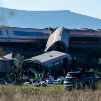Scontro tra due treni sulla linea ad alta velocità: almeno 30 morti