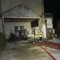 Stabile disabitato in fiamme, non si esclude il dolo
