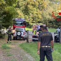 Scompare mentre cerca castagne con il figlio: ritrovato sul Sighignola