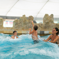 Alla Splash & SPA Tamaro torna il Pool Party Family