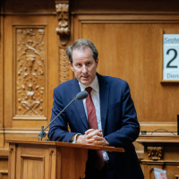 UDC, otto candidati e un grande favorito: la corsa (incerta) di Thomas Aeschi